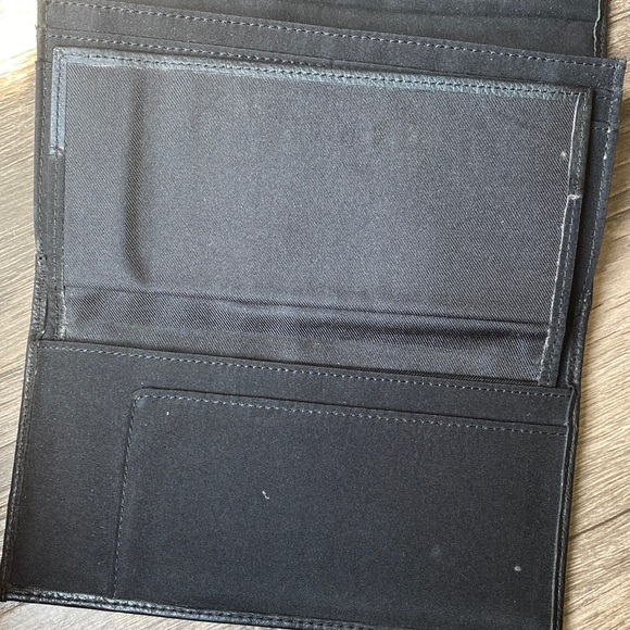 Kenneth Cole Women’s Black Leather Wallet - Picture 5 of 6